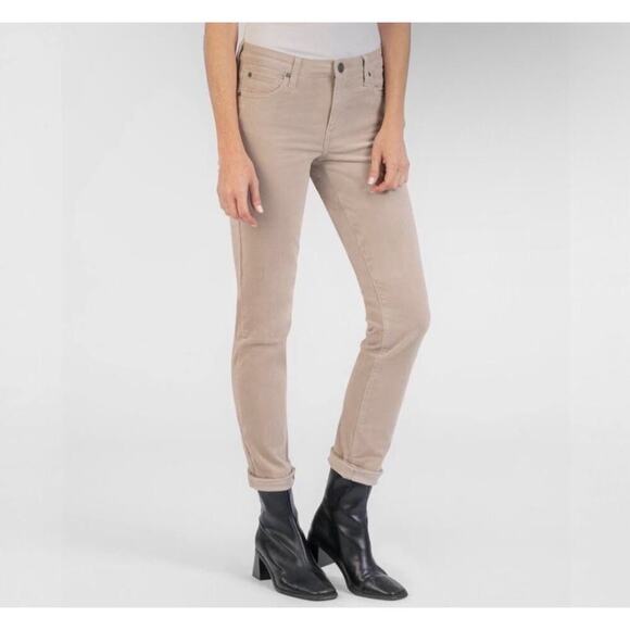 Patagonia Pants - Patagonia Women's Fitted Corduroy Pants - Organic Cotton / Slim Leg - size 27‎